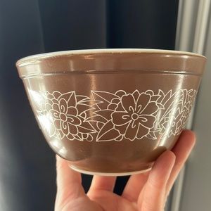 Vintage Pyrex Woodland Brown bowl 401 750mL